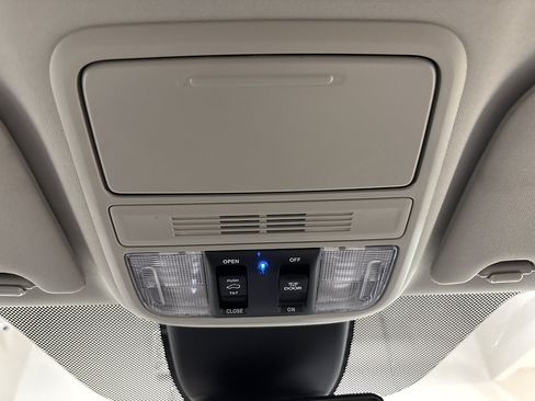 New 2026 Honda Odyssey Touring image 14