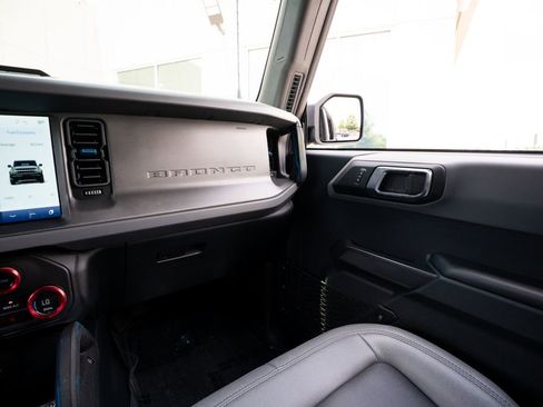 Used 2024 Ford Bronco Black Diamond w/ Sasquatch Package AWD/4WD image 45
