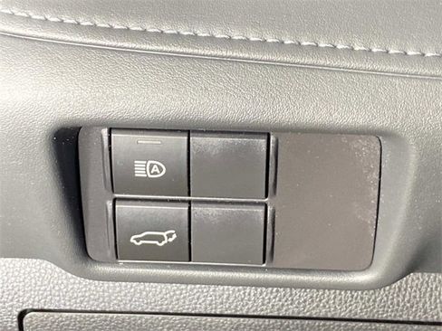 Used 2022 Toyota Highlander XLE image 16