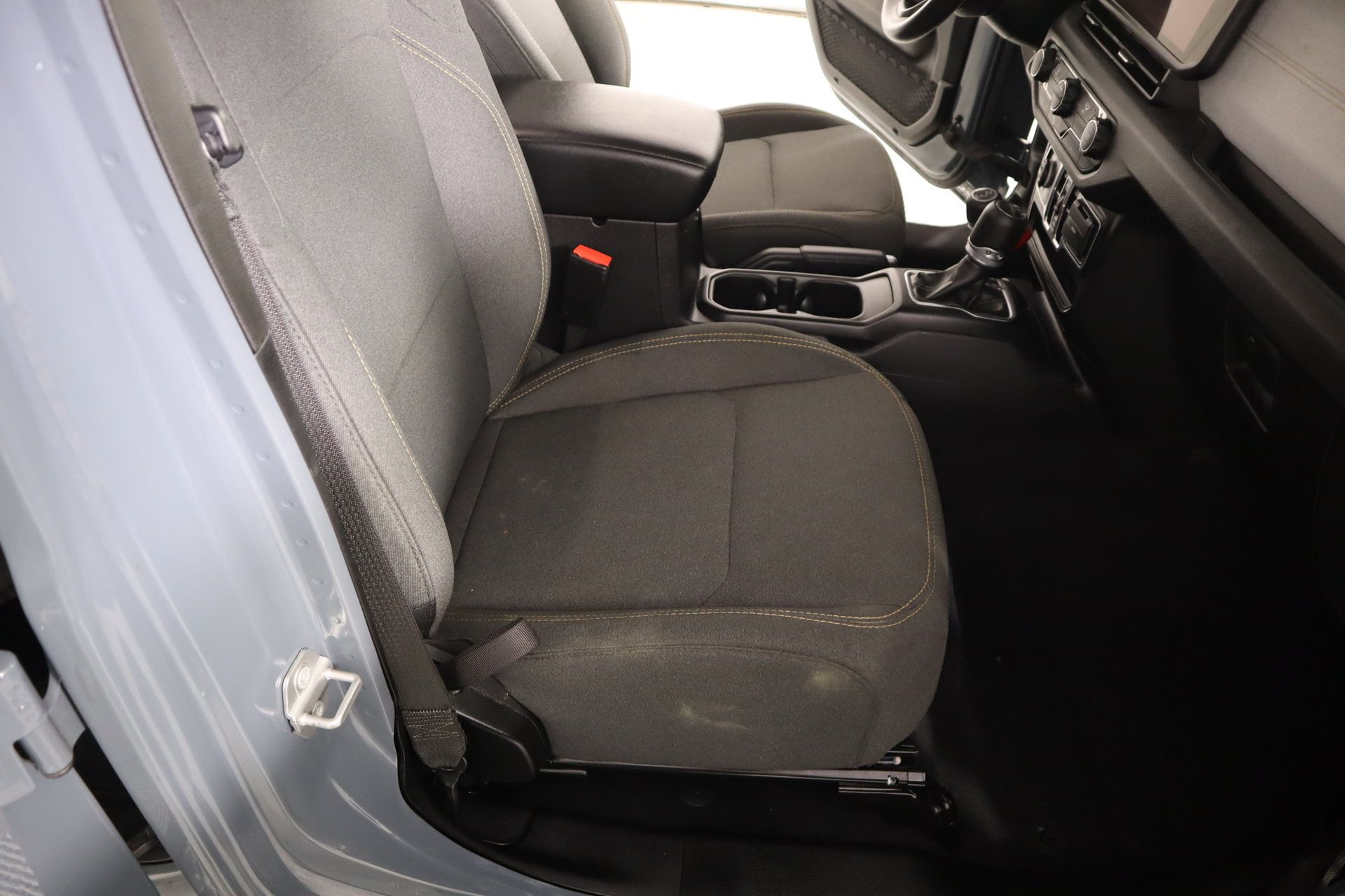 Used 2025 Jeep Gladiator Sport AWD/4WD image 12