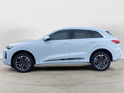 Used 2025 Audi Q5 Premium Plus w/ Premium Plus AWD/4WD image 4