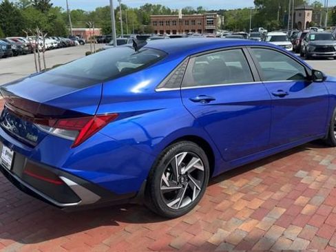 Used 2024 Hyundai Elantra SEL w/ Convenience Package FWD image 3