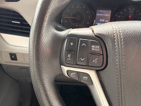 Used 2017 Toyota Sienna LE AWD/4WD image 21