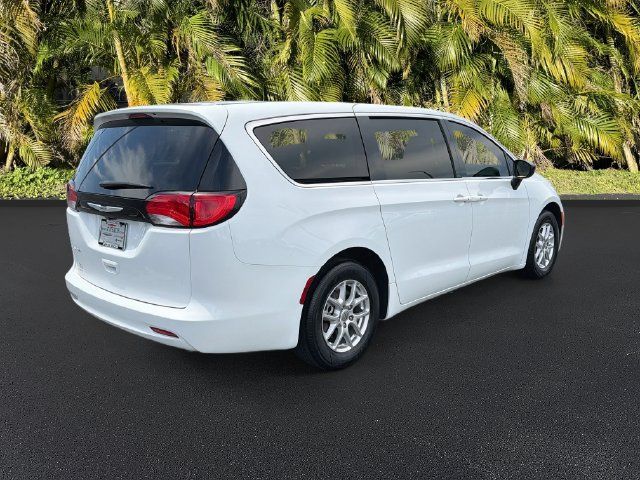 Used 2024 Chrysler Voyager LX FWD image 5