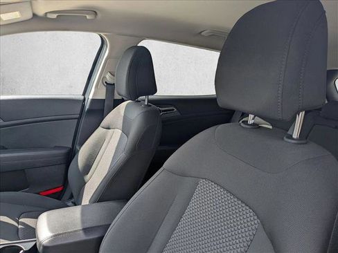 Used 2025 Kia Sportage LX image 15