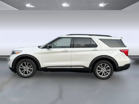 Used 2020 Ford Explorer XLT w/ Equipment Group 202A AWD/4WD image 2