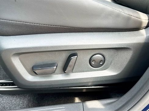 Used 2025 Nissan Rogue SV w/ SV Premium Package image 15