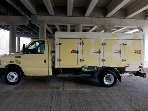 Used 2021 Ford E-450 and Econoline 450 Super Duty image 24