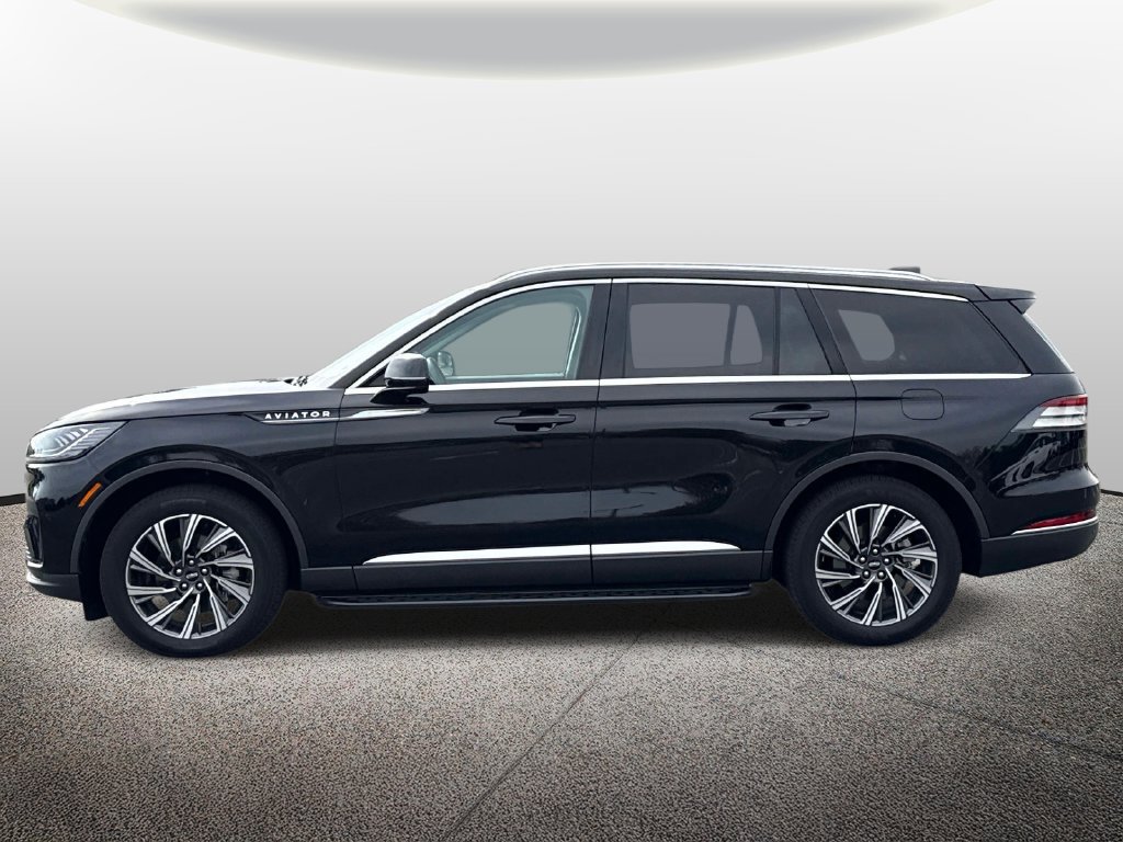 Used 2025 Lincoln Aviator AWD image 3