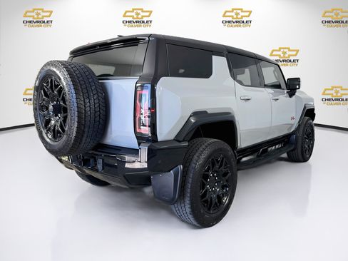 Used 2024 GMC Hummer EV 2X w/ LPO, Illumination Package AWD/4WD image 8