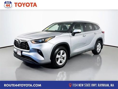 Used 2023 Toyota Highlander LE AWD/4WD image 1