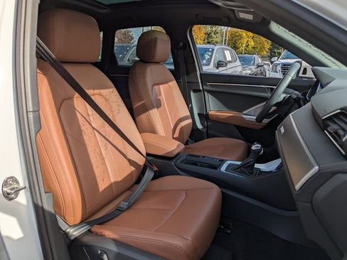 Used 2024 Audi Q3 2.0T Premium Plus image 38