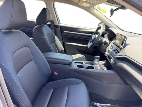 Used 2022 Nissan Altima 2.5 SV FWD image 15