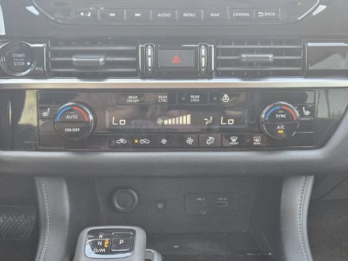 Used 2025 Nissan Pathfinder SL FWD image 21
