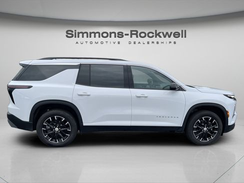 Used 2025 Chevrolet Traverse LT w/ Sun and Wheel Package AWD/4WD image 6