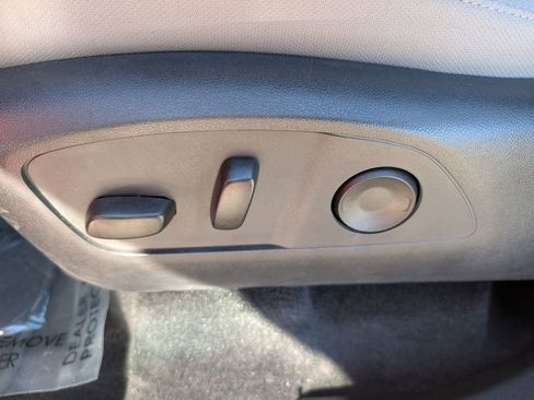 Used 2025 GMC Acadia Elevation image 10