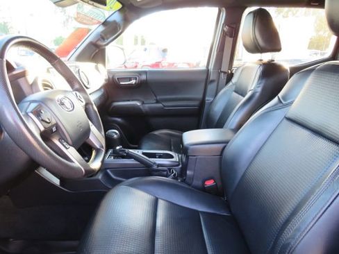 Certified 2020 Toyota Tacoma TRD Off-Road w/ TRD Premium Off Road Package image 17