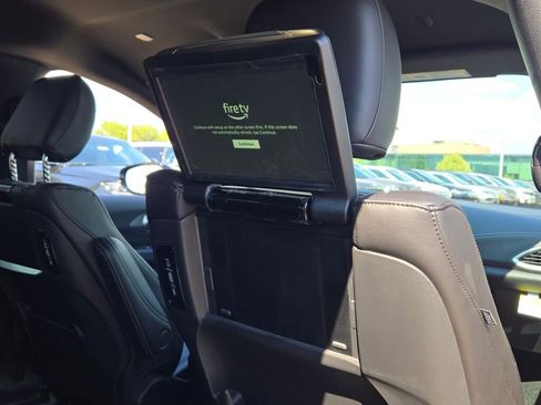 New 2026 Chrysler Pacifica Select image 11