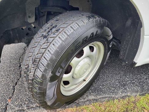 Used 2017 Ford F150 XL w/ Equipment Group 101A Mid RWD image 9