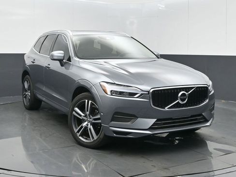 Used 2019 Volvo XC60 T6 Momentum w/ Multimedia Package image 2