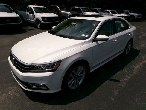 Used 2017 Volkswagen Passat 1.8T SEL Premium FWD image 5