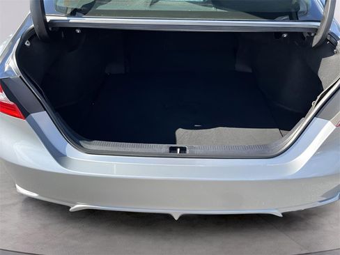 Used 2023 Toyota Camry SE image 13