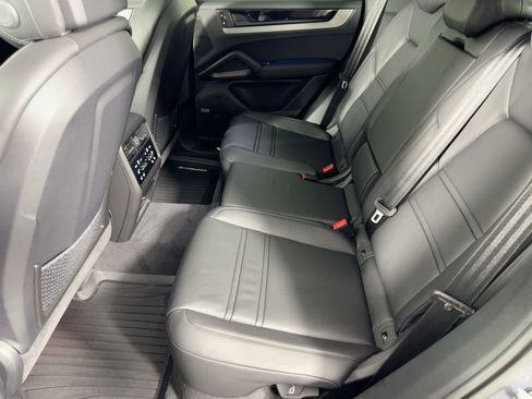 Used 2026 Porsche Cayenne E-Hybrid image 15