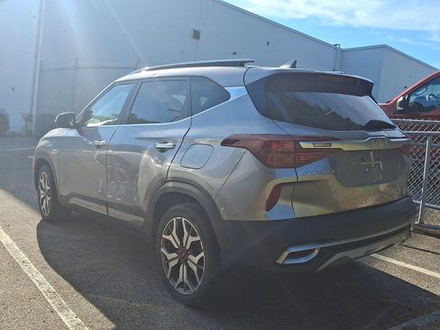 Used 2022 Kia Seltos SX w/ Sunroof Package AWD/4WD image 3