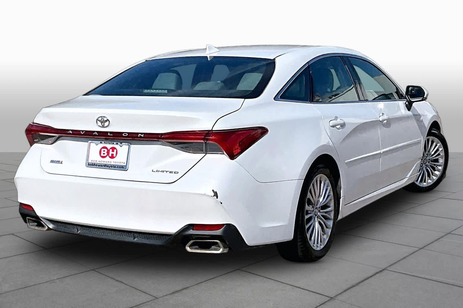 Used 2020 Toyota Avalon Limited FWD image 13
