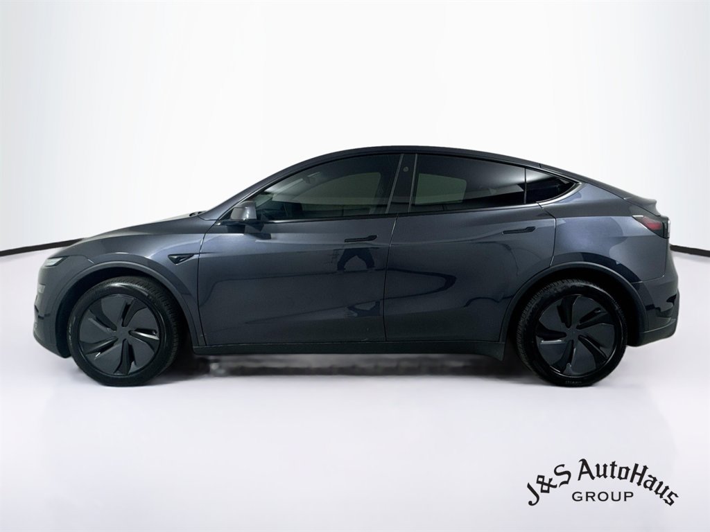 Used 2026 Tesla Model Y AWD image 4