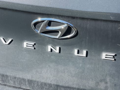 Certified 2025 Hyundai Venue SEL image 39