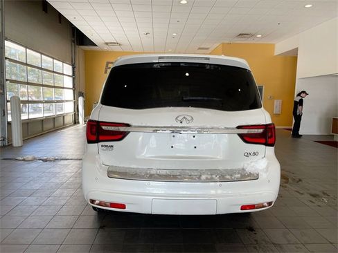 Used 2018 INFINITI QX80 Base w/ Deluxe Technology Package image 4