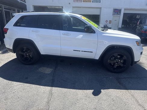 Used 2018 Jeep Grand Cherokee Laredo AWD/4WD image 6