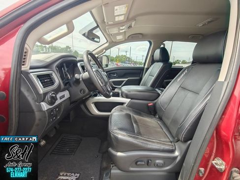Used 2018 Nissan Titan PRO-4X w/ Pro-4x Convenience Package AWD/4WD image 19