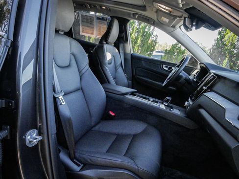 Used 2025 Volvo XC60 B5 Plus image 33