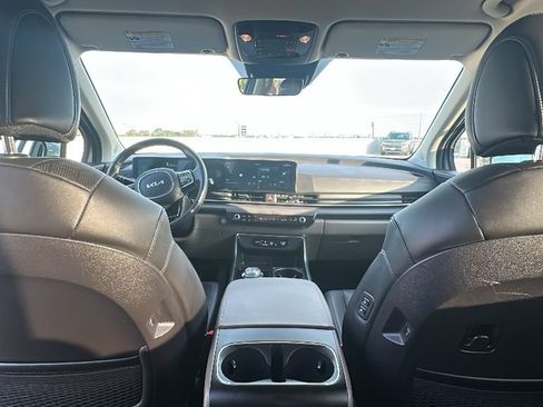 Used 2026 Kia Carnival EX FWD image 28