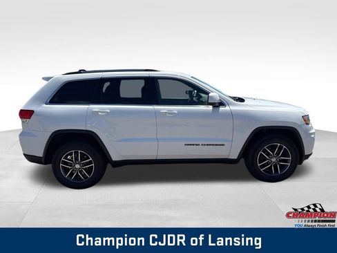 Used 2018 Jeep Grand Cherokee Laredo AWD/4WD image 9
