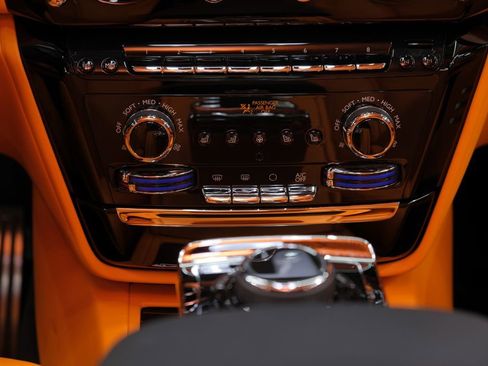 Used 2025 Rolls-Royce Phantom Sedan image 78