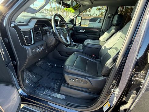 Used 2024 GMC Sierra 2500 Denali w/ Denali Reserve Package AWD/4WD image 17