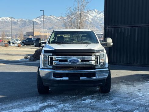 Used 2019 Ford F250 XLT image 2