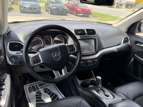 Used 2019 Dodge Journey Crossroad FWD image 16