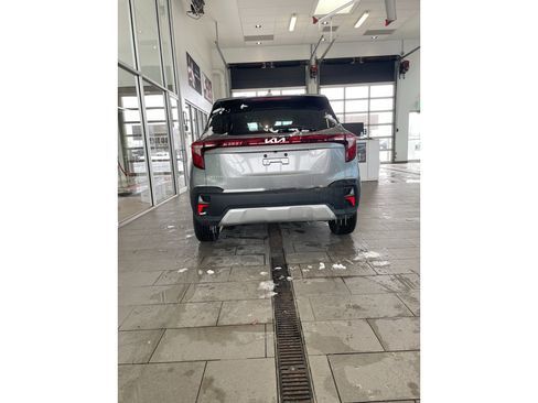 Used 2024 Kia Seltos LX image 6