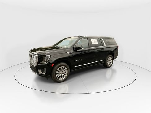 Used 2024 GMC Yukon XL Denali AWD/4WD image 4