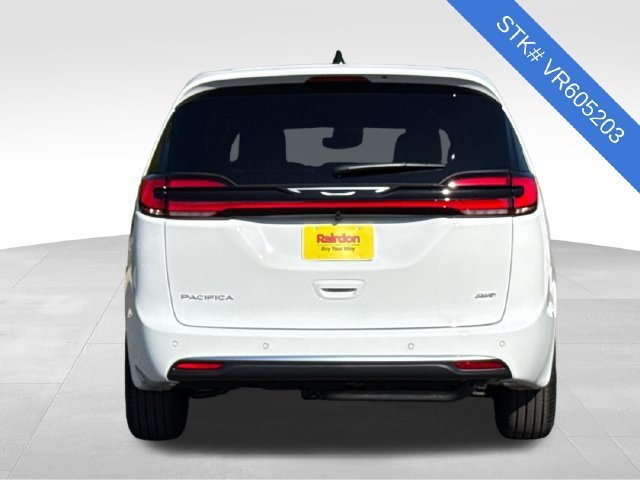 New 2027 Chrysler Pacifica Select AWD/4WD image 5