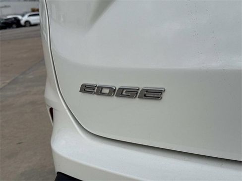 Used 2020 Ford Edge Titanium image 5