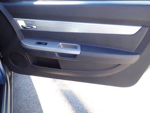 Used 2010 Chrysler Sebring Touring image 28