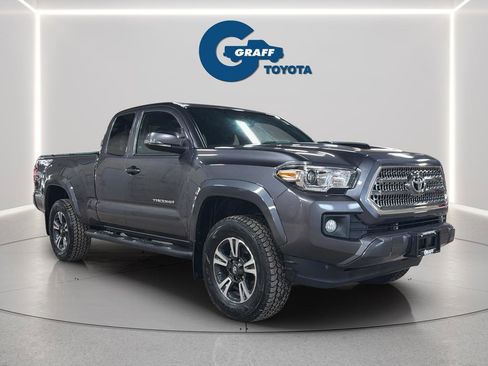 Used 2017 Toyota Tacoma TRD Sport w/ Tow Package (A/T) image 10