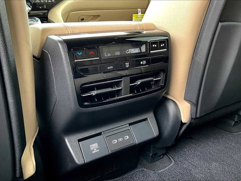 Used 2025 Acura MDX FWD image 33