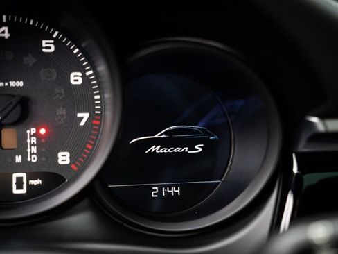 Used 2022 Porsche Macan S w/ Premium Package Plus image 32