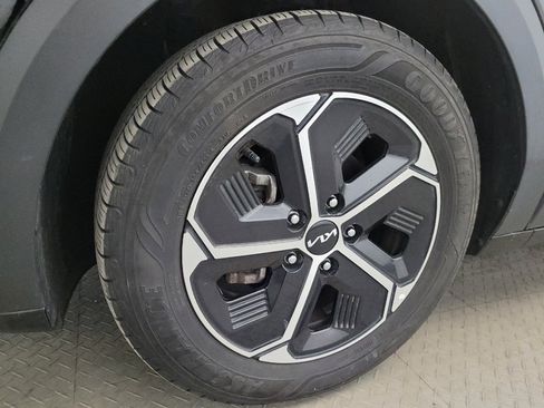 Used 2023 Kia Niro EX w/ EX Cold Weather Package FWD image 31